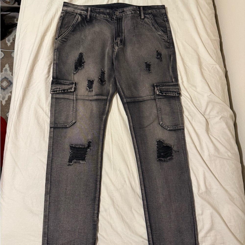 SHEIN Men Slim Ripped Cargo Jeans in Faded Black